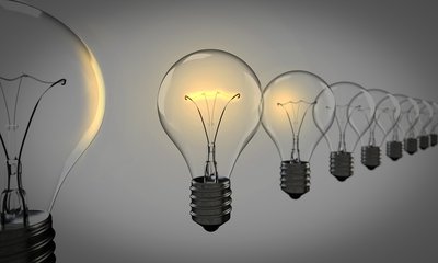 light-bulbs-1875384_1920.jpg